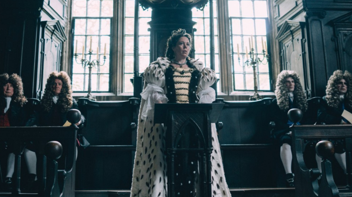 Una impresionante Olivia Colman interpreta a la reina Ana de Inglaterra.