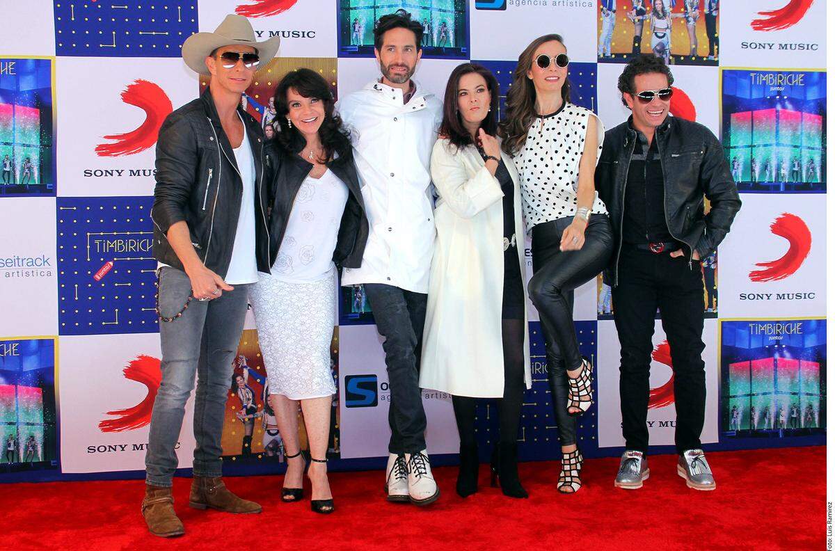 Los integrantes del grupo Timbiriche se encuentran viajando en la gira 'Juntos'.