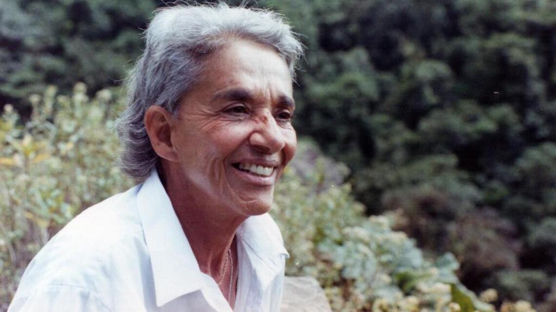 Con las notas de una voz aguardentosa, por supuesto: Chavela