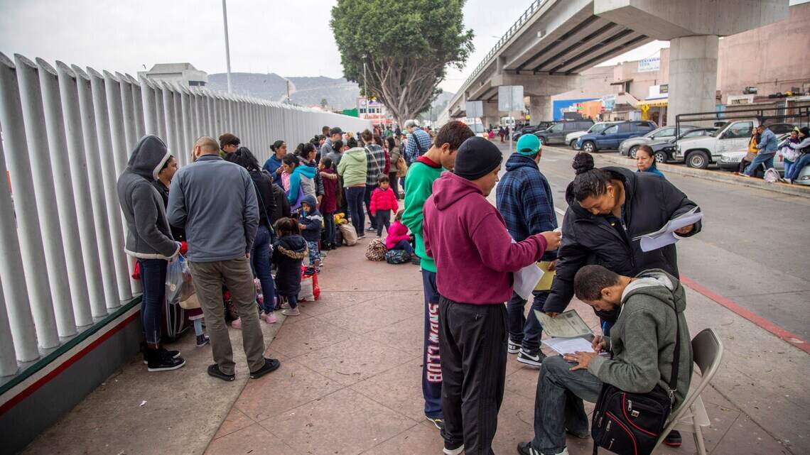 Programa que regresa a solicitantes de asilo a México debe terminar, dice ONG