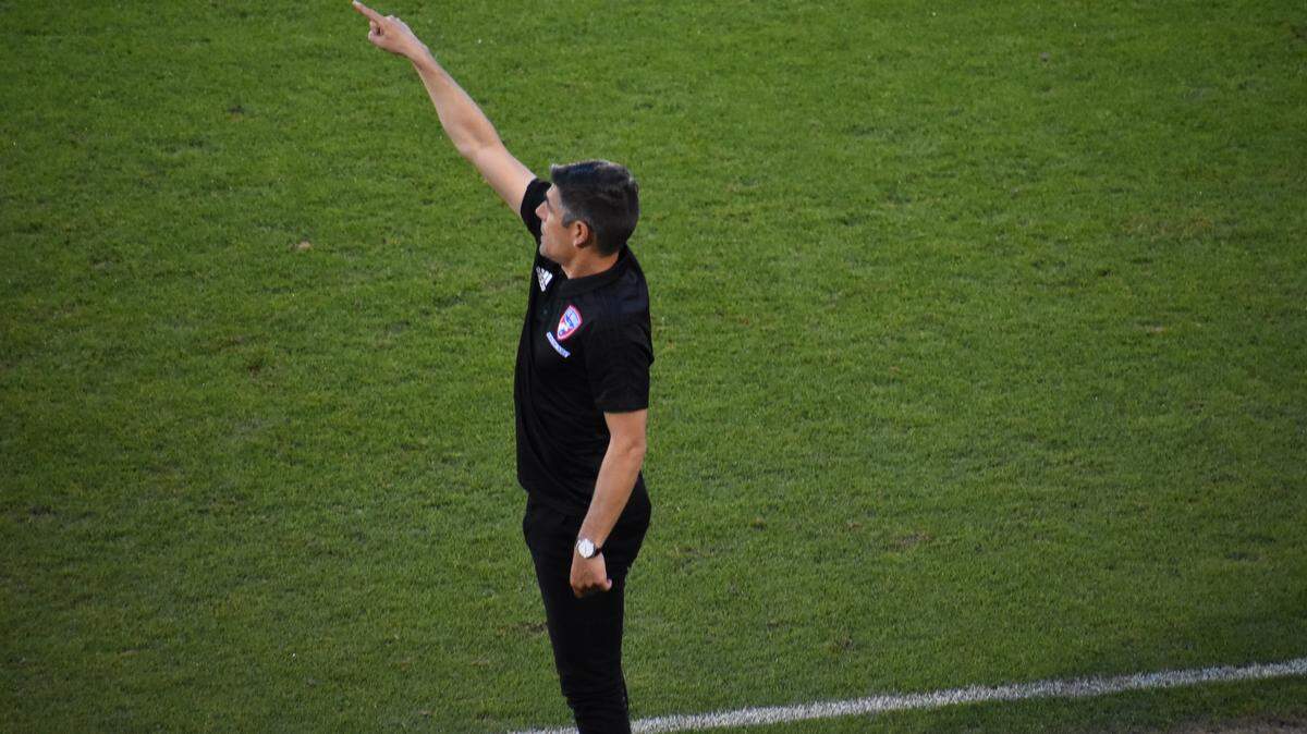 Luchi González, un técnico con muchos retos en su primera temporada dirigiendo a un cuadro profesional.