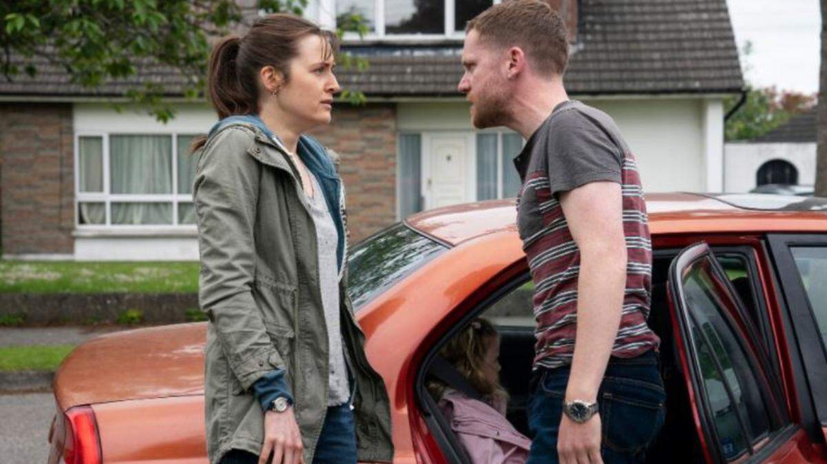 Ian Lloyd Anderson como Gary y Clare Dunne como Sandra en una escena de la poderosa cinta “Herself”.