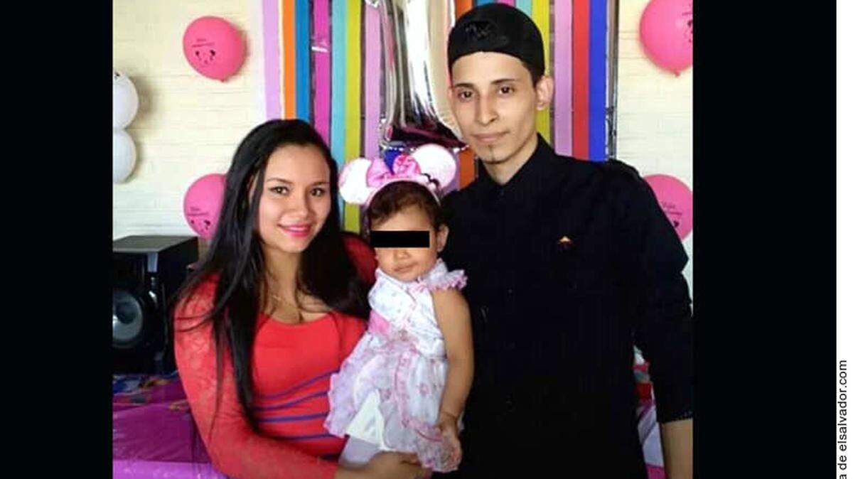 Tania Ávalos, de 21 años, y Óscar Martínez, de 25, salieron con su hija Valeria, de 21 meses, rumbo a Estados Unidos en abril pasado.