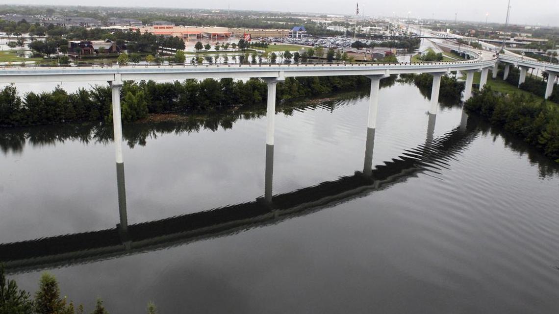 Evita Trump aceptar ayuda de México