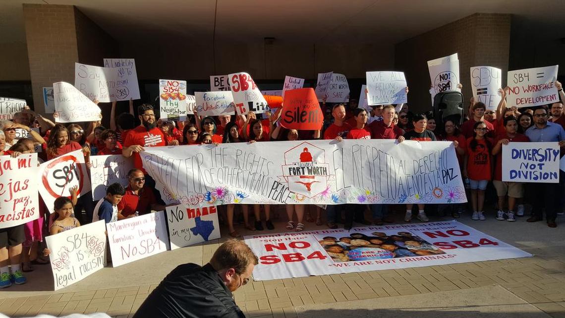 Juez frena partes polémicas de ley SB4