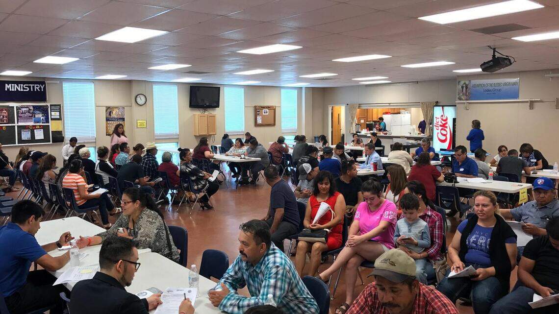 Alientan a residentes legales a solicitar ciudadanía