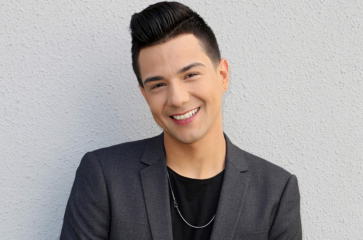 El cantante mexicoamericano Luis Coronel viene al Metroplex con mucho ambiente navideño.