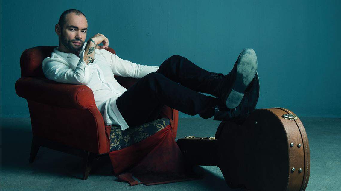 El cantante Santiago Cruz reunió a varios cantautores que el admira en su más reciente producción “Elementales a temporada final”.