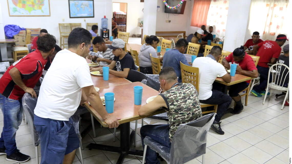 Suman miles de migrantes con empleo en México