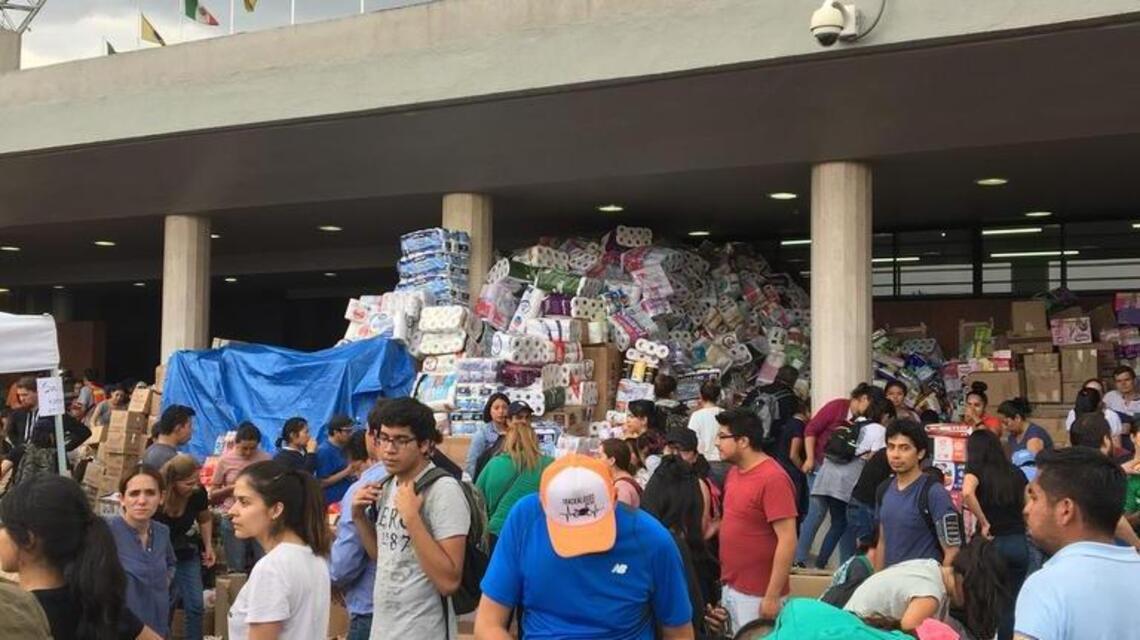 Imparables, miles de manos en el centro de acopio del Estadio Olímpico