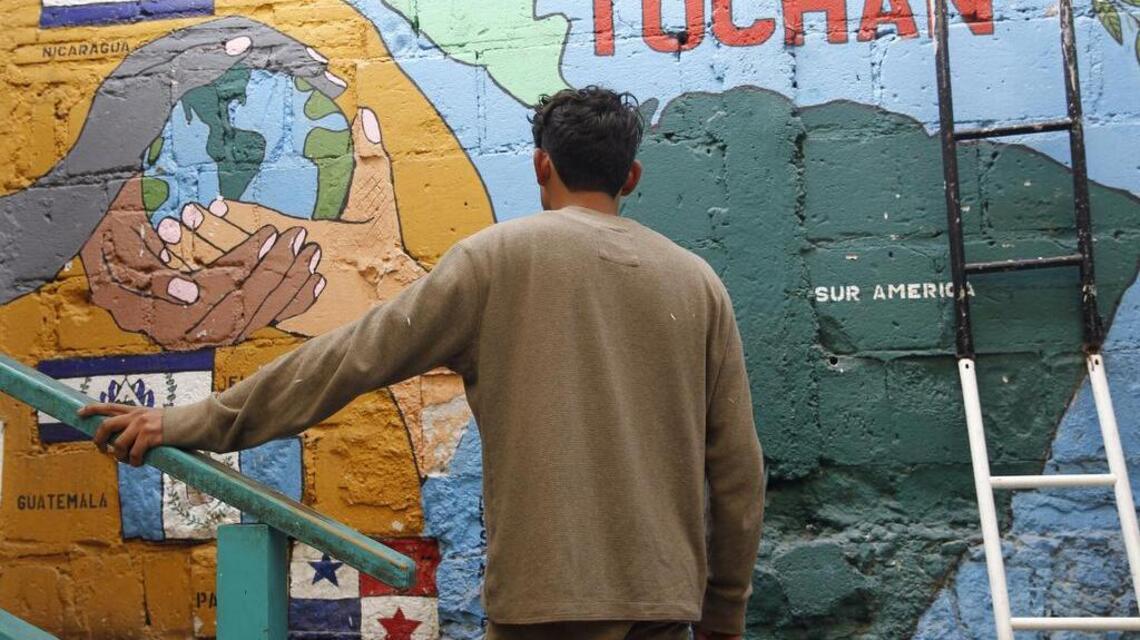 Migrantes y desplazados, expuestos a abusos y desamparo económico en México