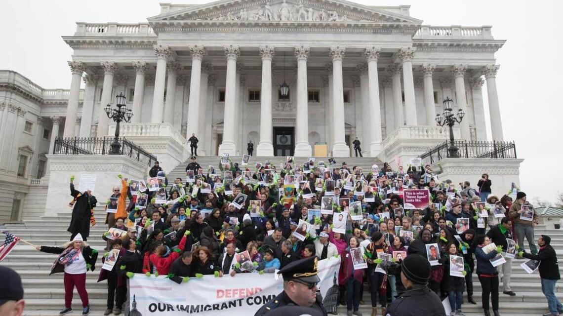 Miles de personas piden ante el Capitolio una solución para los soñadores