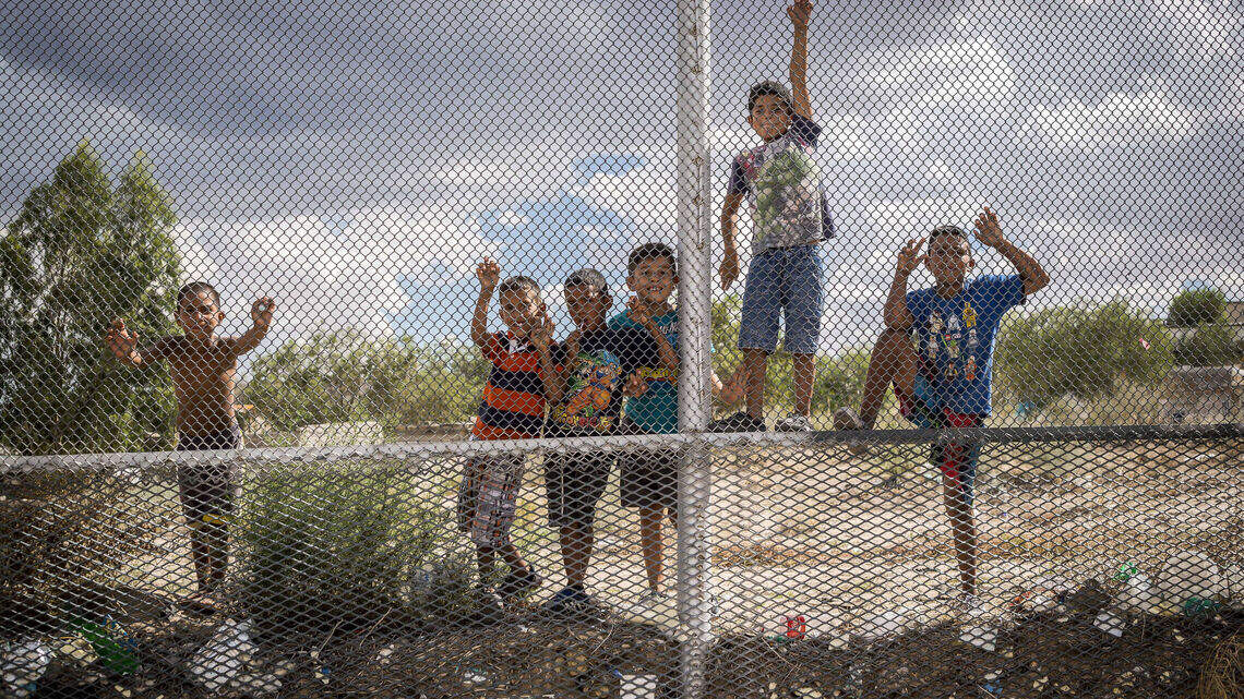 Advierten que gobierno arriesga la salud de los menores inmigrantes si separa las familias