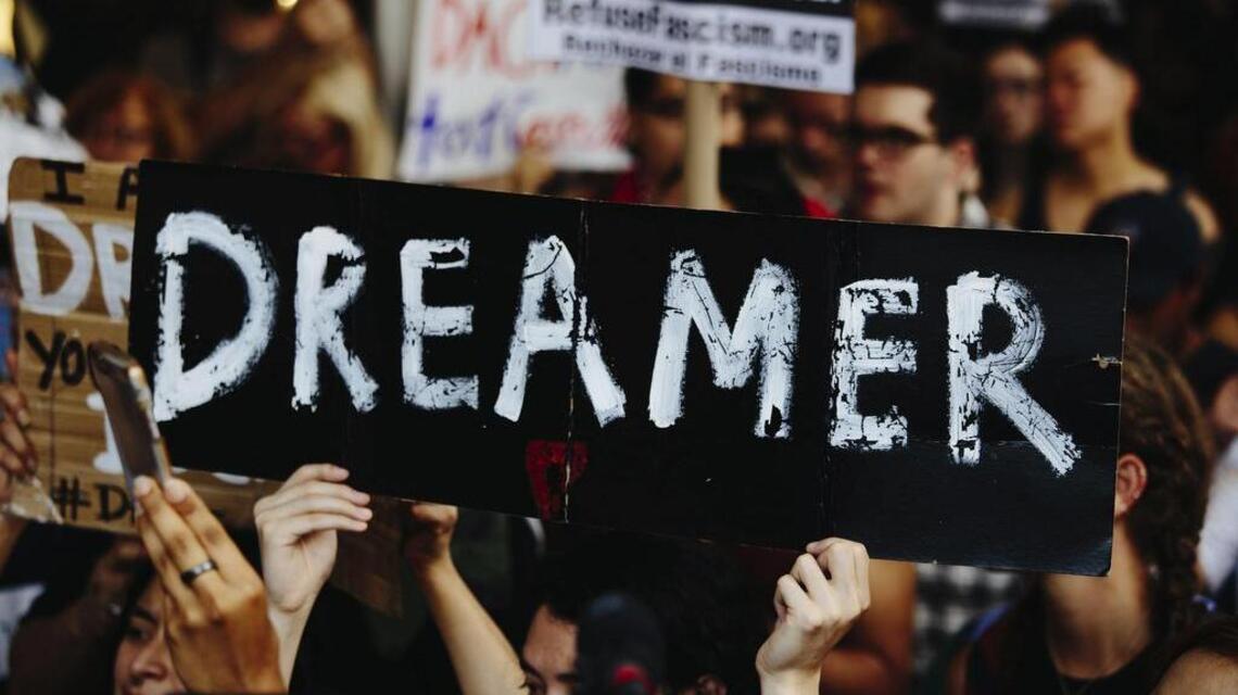 Discutirán futuro de beneficiarios de DACA en enero