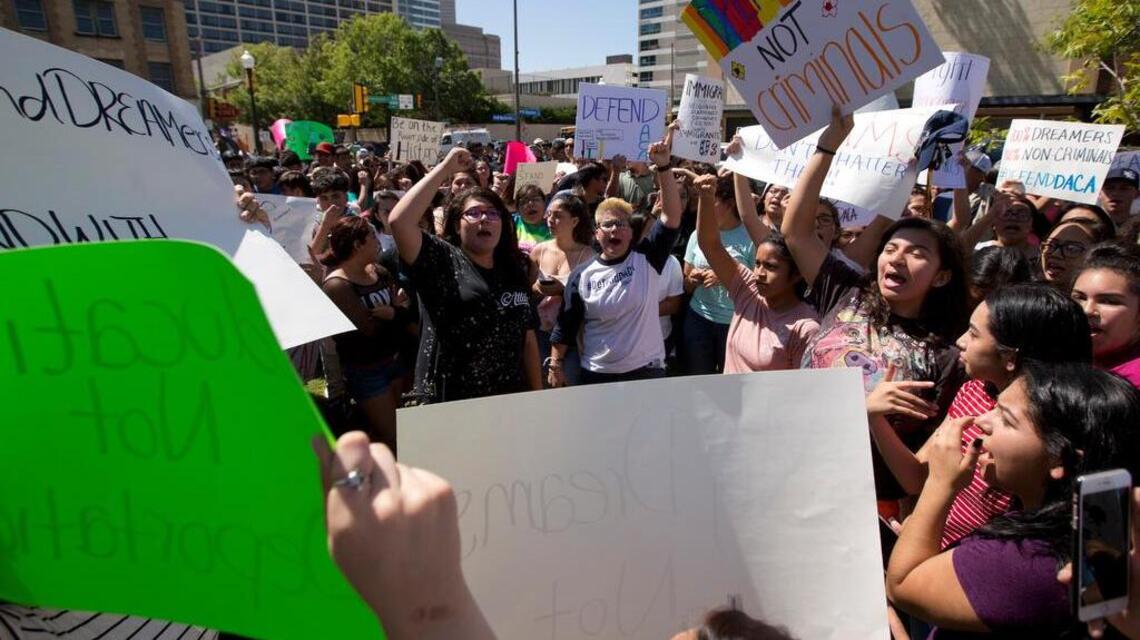Cerca de vencer el plazo para renovar DACA
