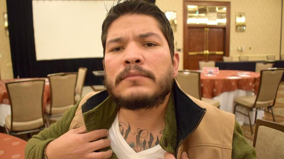 El hispano tatuado que rompe clichés como fiscal de distrito