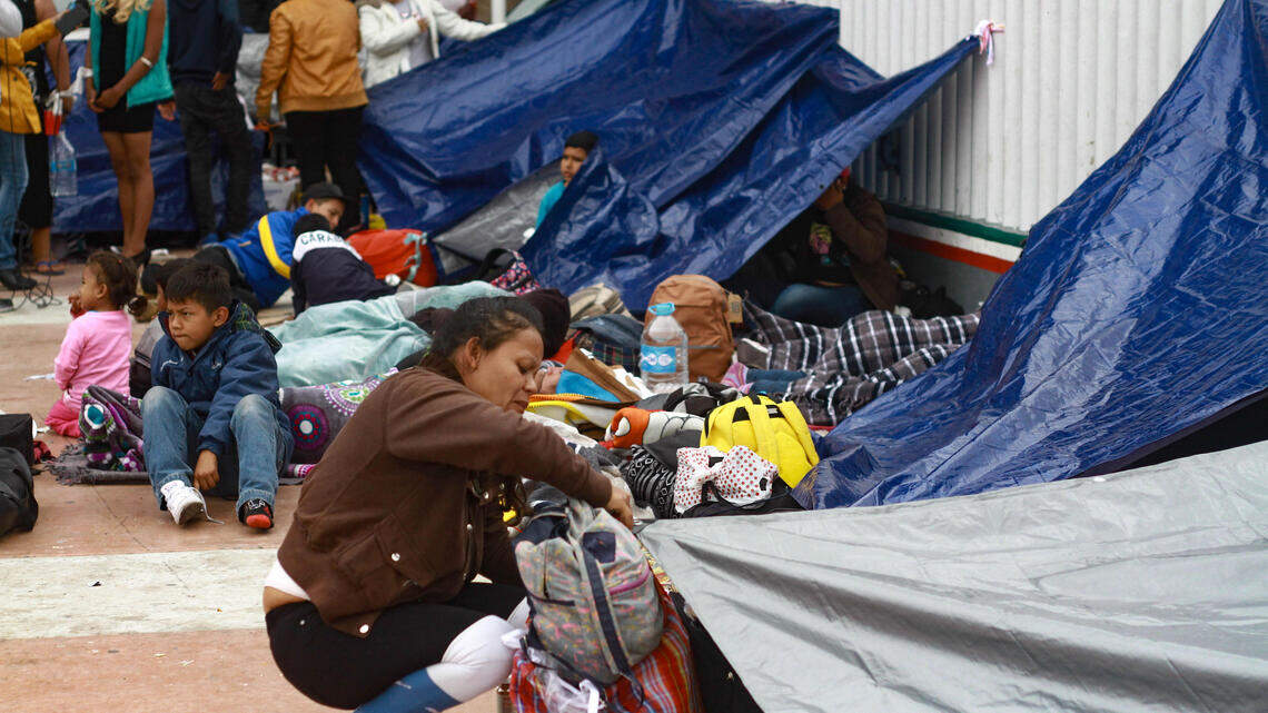 Migrantes aguardan con incertidumbre trámite de solicitudes de asilo en Estados Unidos