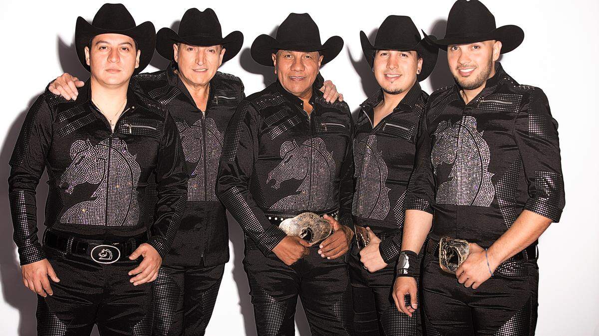 La gira del grupo Bronco consiste en más de 30 ciudades, la cual pasará por el Metroplex.​