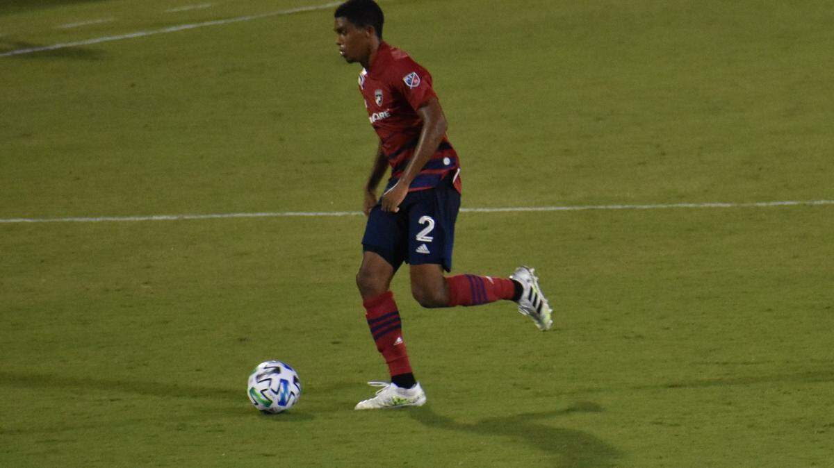 Los compañeros de equipo de Reggie Cannon elogiaron la labor del joven jugador en los años que ha jugado en el FC Dallas.