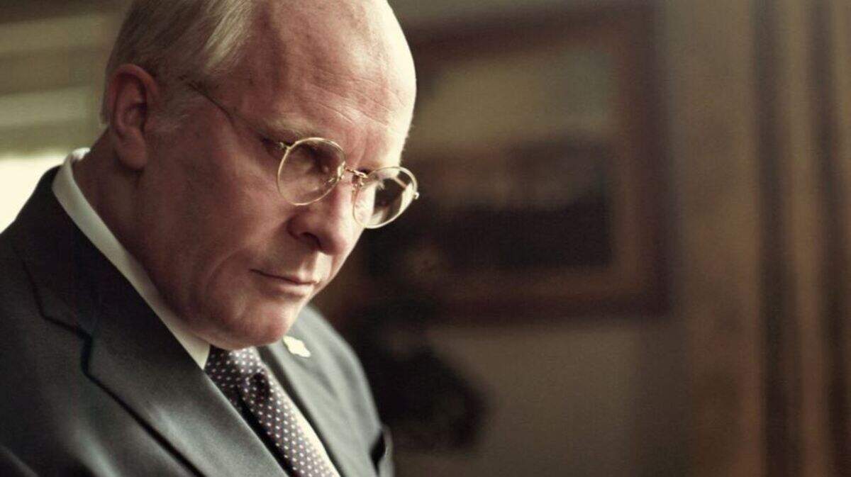 Christian Bale interpreta al vicepresidente Dick Cheney en la película “Vice”.