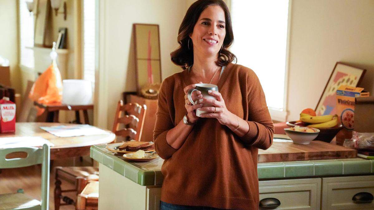 La actriz Ana Ortiz interpreta a Isabel en la nueva serie de Hulu “Love, Victor”.