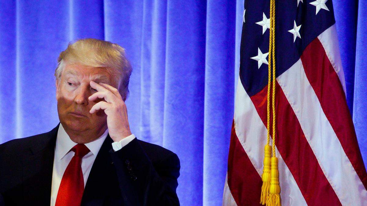 La compañía Twitter anunció que ha suspendido de manera permanente la cuenta del presidente saliente de Estados Unidos, Donald Trump.