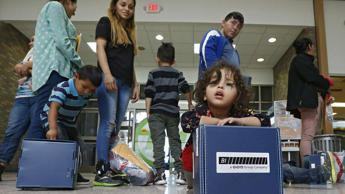 Unos 100 niños fueron devueltos a cuestionado centro de detención