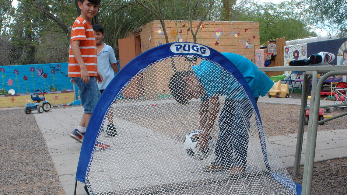 Legisladores piden a Gobierno que libere a padres migrantes junto a sus hijos