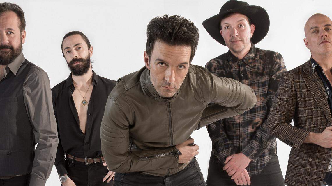 De Izq., los integrantes de Fobia son Javier El Cha! Ramírez, Jay de la Cueva, Leonardo de Lozanne, Francisco Paco Huidobro e Iñaki Vázquez.