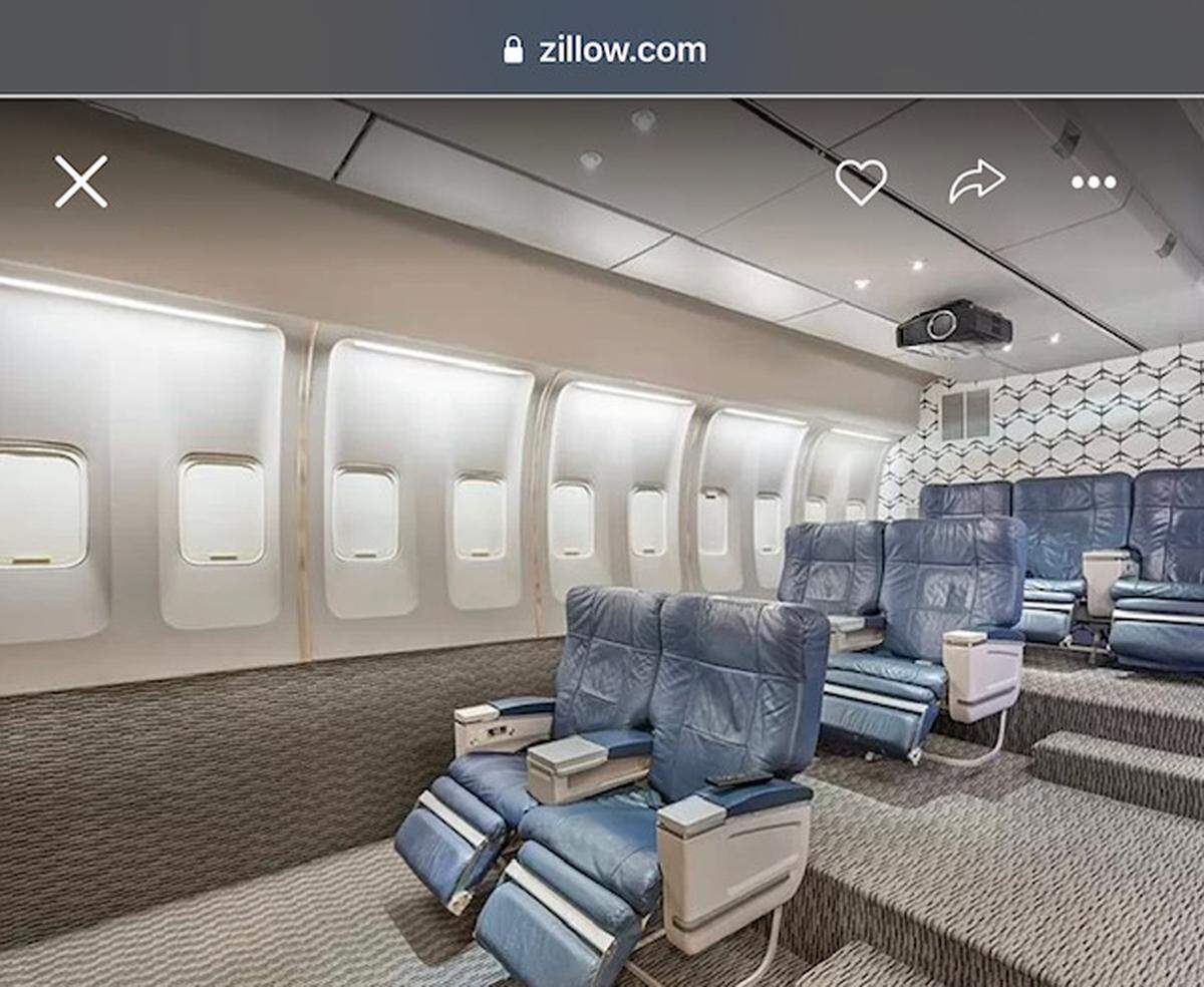 Airplane theater