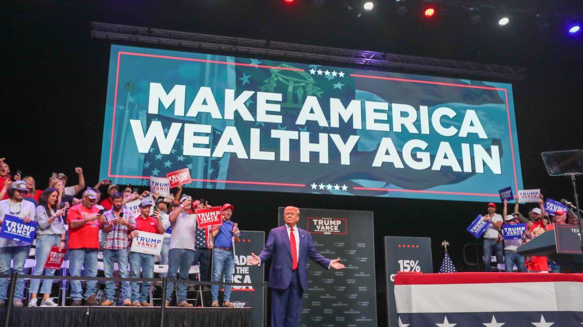 Tuesday, September 24, 2024; Savannah, Georgia; Former President Donald Trump stands on stage at the Johnny Mercer Theater during his first campaign event in Savannah, Georgia, on Tuesday September 24, 2024.