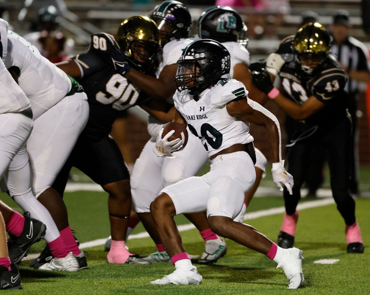 Lake Ridge running back Charis Ford (20) comes down the line looking for an opening during a UIL football game at Vernon Newsom Stadium in Mansfield Texas, Thursday, Oct. 03, 2024.