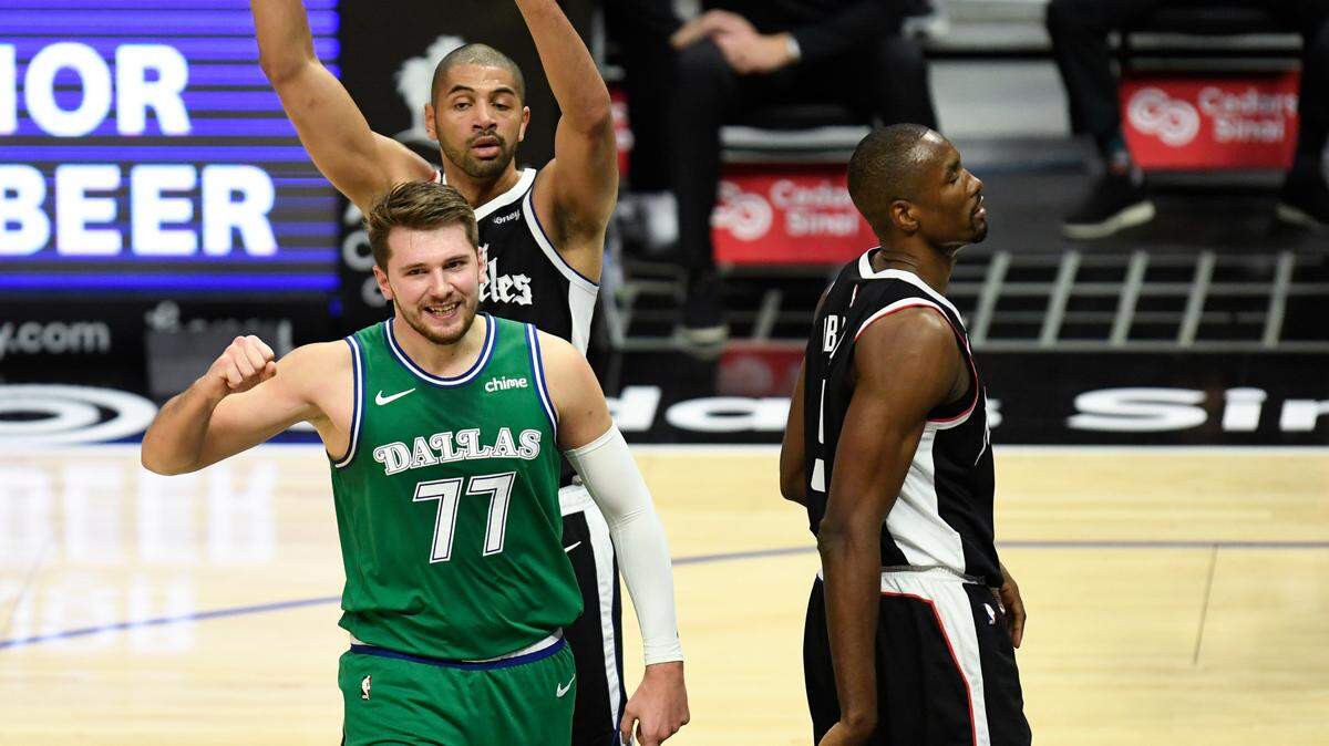 Dallas Mavericks guard Luka Doncic led all scorers with 18 points as the Mavs led the Los Angeles Clippers 77-27 at halftime Sunday afternoon at Staples Center. It’s the largest halftime lead in the shot-clock era.