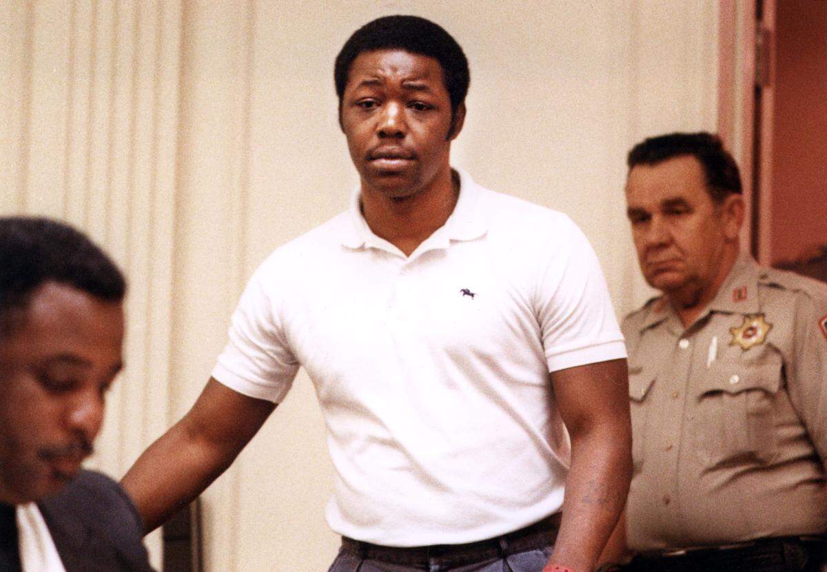 Emanuel Kemp Jr., with one of his attorneys, Glen Lewis, during jury deliberation. in April 1988.