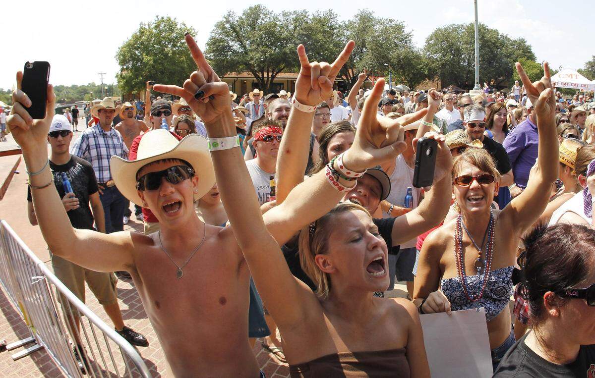 July 4, 2011: An enthusiastic crowd cheers on Brantly Gilbert and his band outside Billy Bob’s Texas during Willie Nelson’s Fourth of July Picnic.