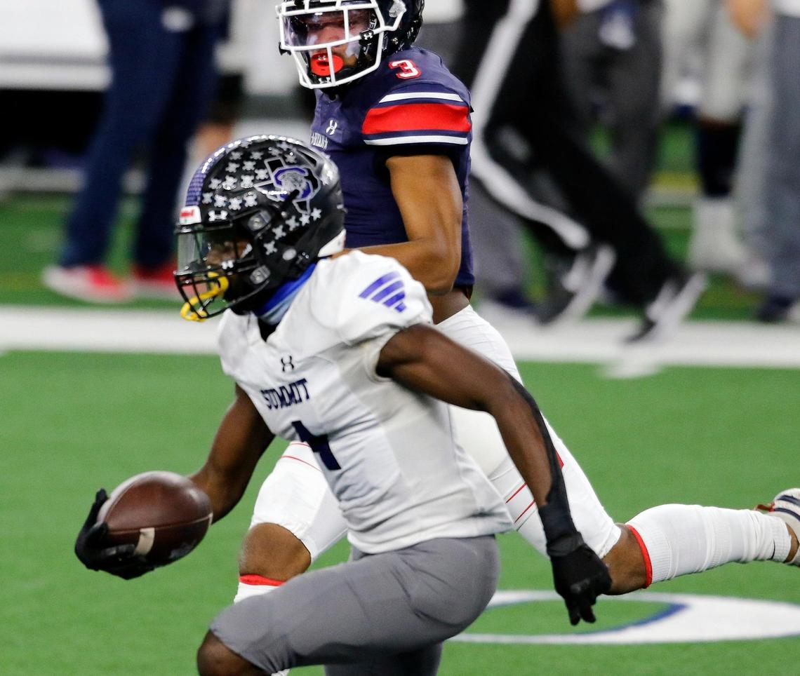 Summit defensive back Jalon Rock (4) runs with the ball chased by Denton Ryan wide receiver/defensive back Austin Jordan (3) during the Conference 5A Division 1 2020 state championship semi-final football game at AT&T Stadium in Arlington, Texas, Friday, Jan. 08, 2021. Denton Ryan defeated Mansfield Summit 49-35 to advance to the state title game. (Special to the Star-Telegram Bob Booth)