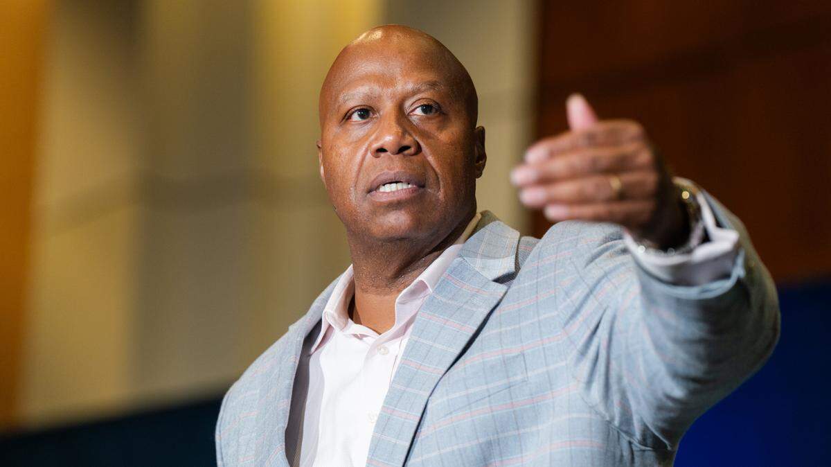 Walter Bond, a former NBA player and co-founder of Peak Performers Huddle, was the keynote speaker at the Fort Worth Metropolitan Black Chamber of Commerce’s annual luncheon Friday.