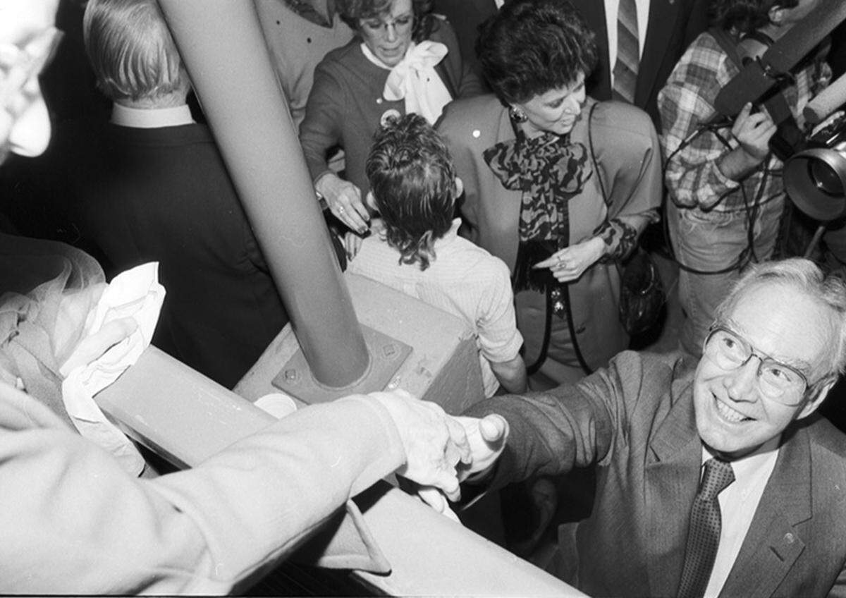 Nov. 5, 1986: Rep. Jim Wright enjoys a re-election victory celebration at the North Side Coliseum, Fort Worth.