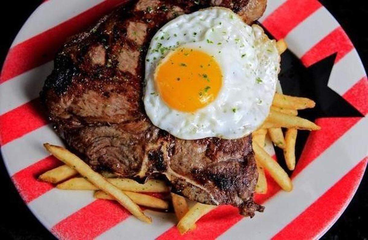 In 2014, Chef Todd Phillips at J.R.’s Steakhouse created a contemporary State of the Steak after looking at the 1962 work by Tom Wesselmann in the Amon Carter Museum of American Art exhibition.