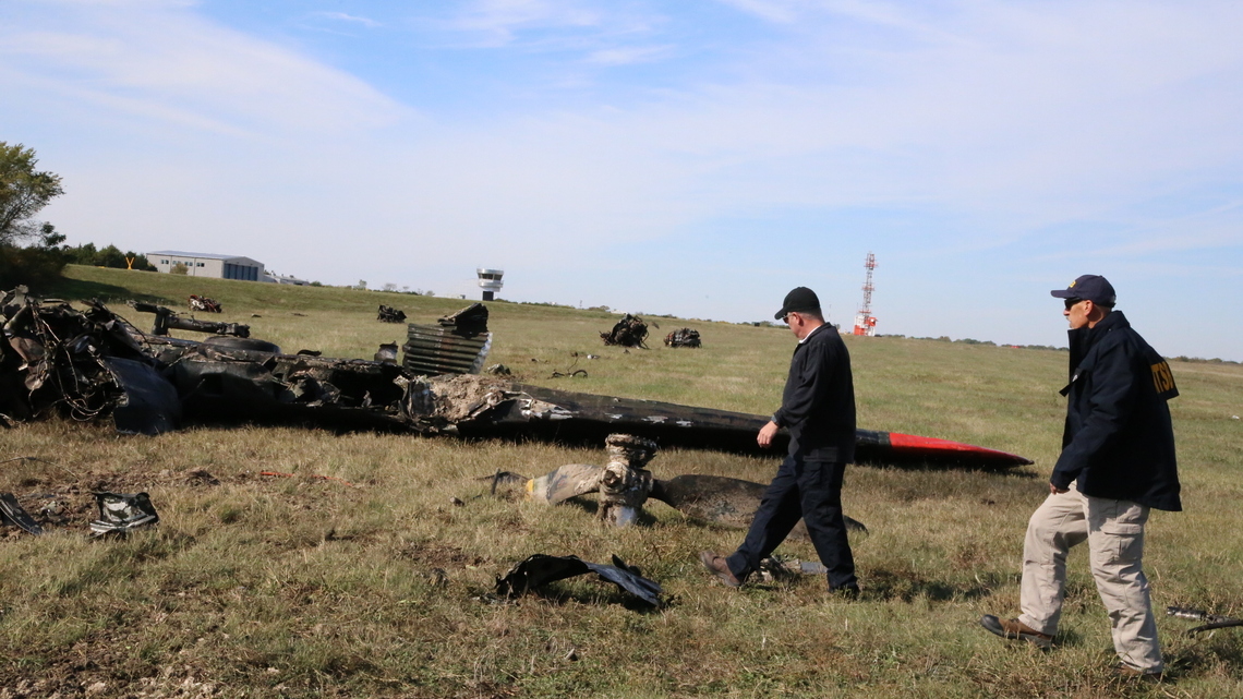NTSB begins recovering evidence from Dallas air show crash | Fort Worth ...