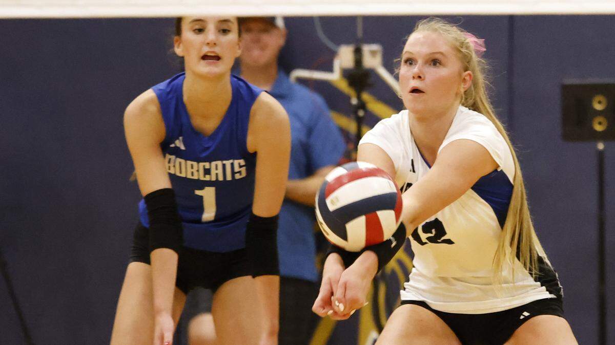 Byron Nelson outside hitter Ashlyn Seay (12) sets up the ball during the third set of a UIL volleyball match between Byron Nelson and Keller at Keller High School in Keller, Texas, Tuesday, October 14, 2025.