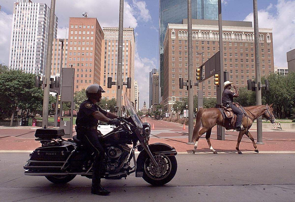 Fort Worth police secure a perimeter around the Radisson Hotel in downtown after it received a bomb threat on Sept. 11, 2001.
