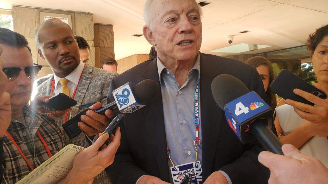 Cowboys owner Jerry Jones holds court at the NFL Owner’s Meeting in Phoenix.