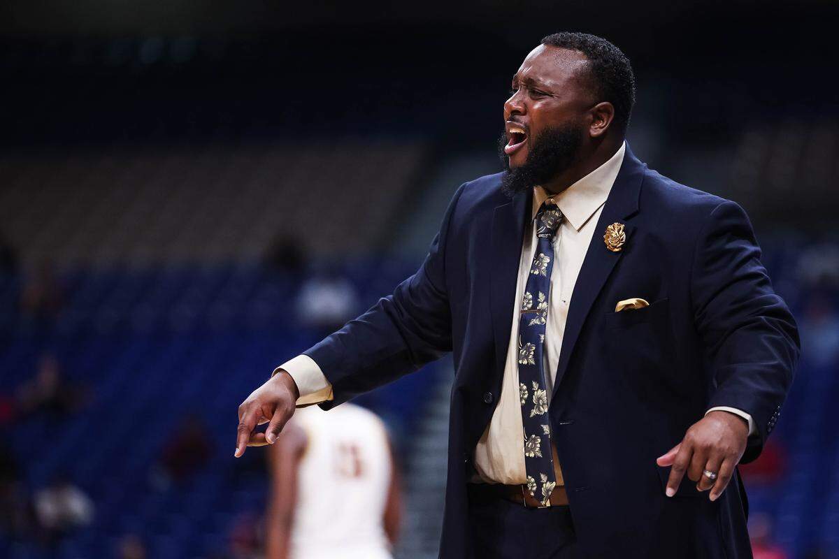Mansfield Summit head coach Emund Prichett points his finger and screams toward his team in the Class 5A Division II state championship against Beaumont United at The Alamodome in San Antonio, Texas, March 14, 2026.