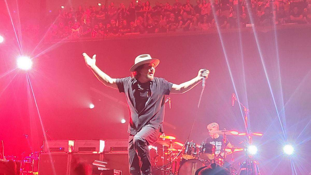 Pearl Jam’s second show at Fort Worth’s Dickies Arena: Eclectic set of rarities wows fans