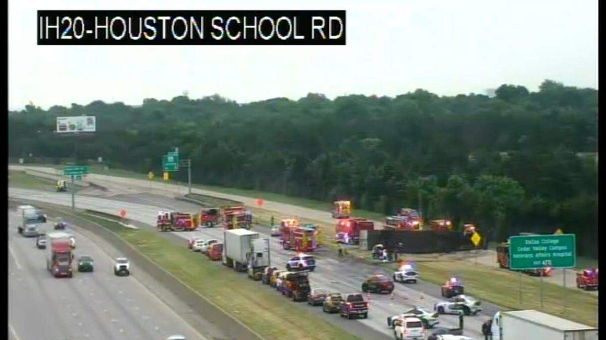 Eastbound I-20 was closed in Dallas County on Sunday morning, May 21, due to crash.