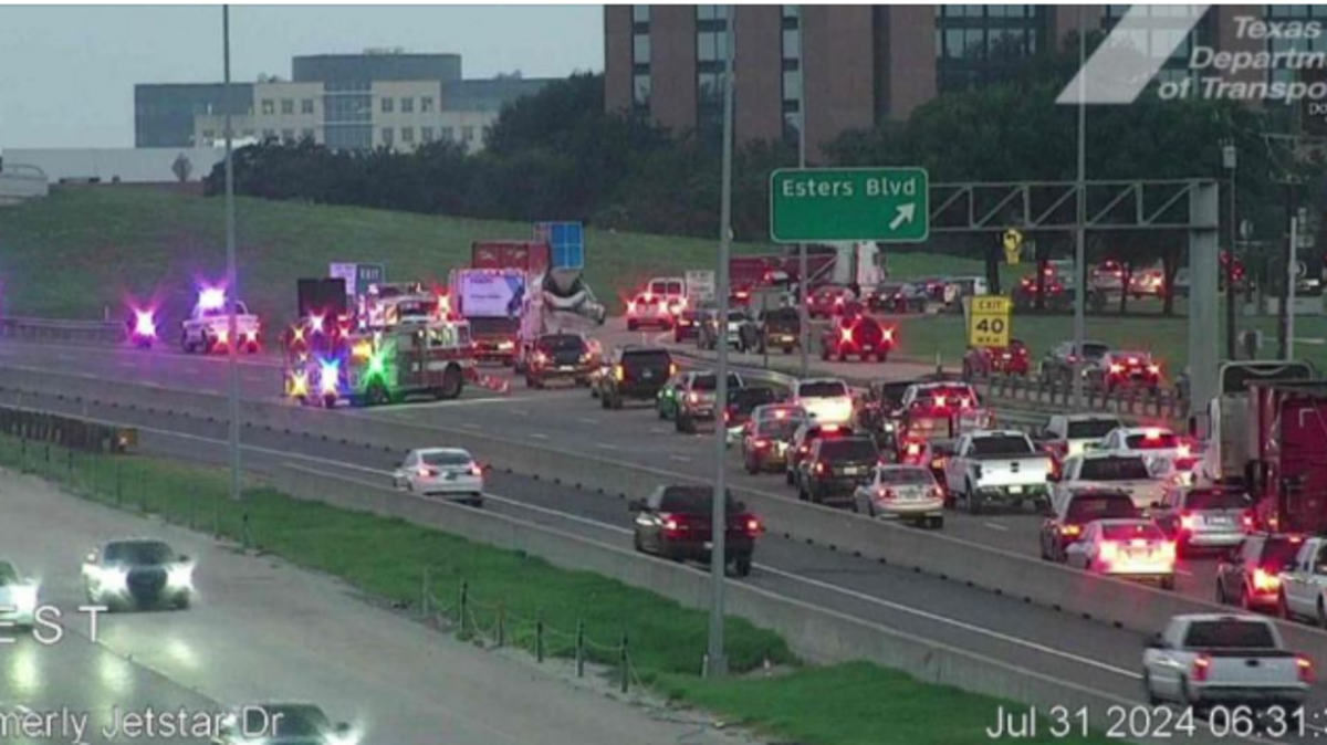 A major crash early Wednesday shut down parts of Texas 114 near Dallas-Fort Worth International Airport, Irving police say.