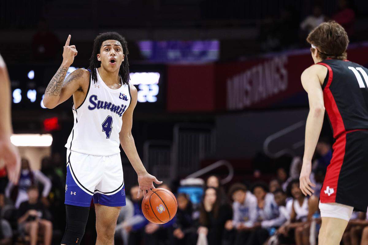 Mansfield Summit guard Jaxon Sneed (4) calls out a play to his teammates during a Class 5A Division II state semifinal against Lucas Lovejoy on Tuesday at Moody Coliseum in Dallas.