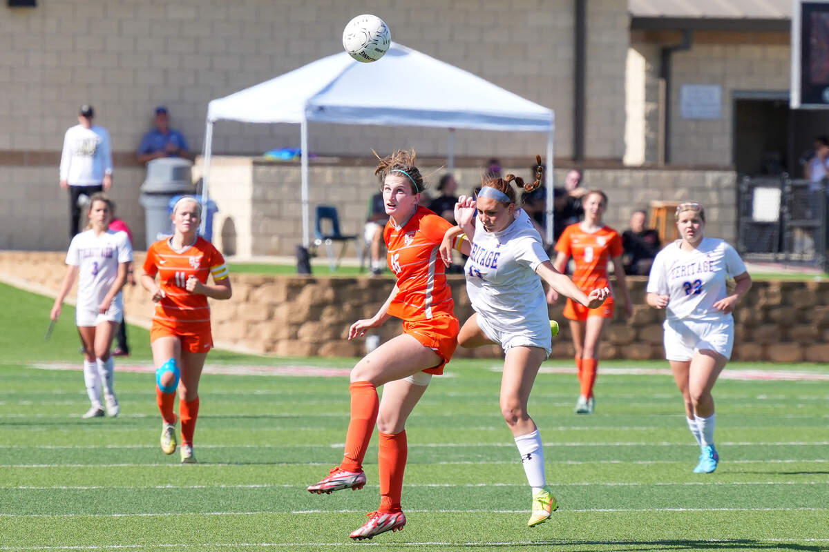Celina and Midlothian Heritage fight for a ball during the 4A title game April 14, 2022 (Ken Murphy/MaxPreps)