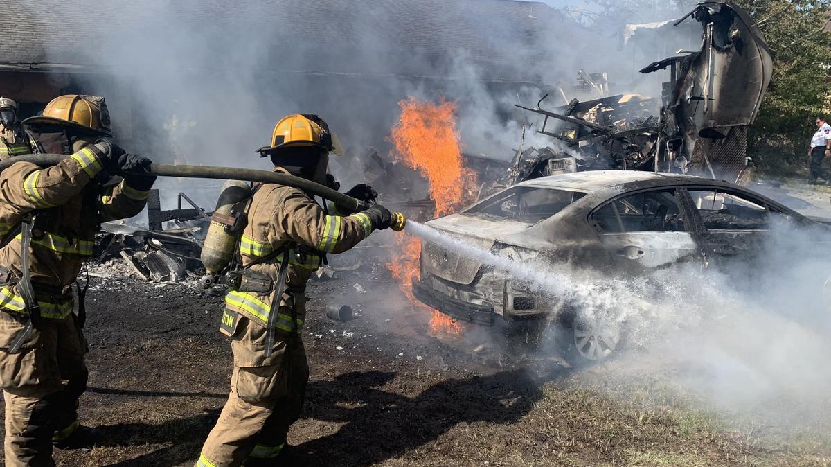 The Fort Worth Fire Department is investigating a blaze Thursday afternoon that left two people injured.